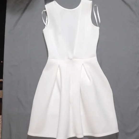 Misguided white sleeveless open back dress NWT - Picture 4 of 7